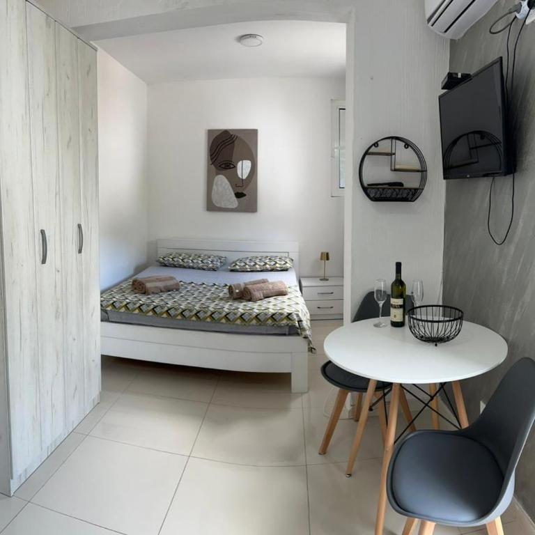 Apartments AS - Deluks Dvokrevetna Soba sa Bračnim Krevetom - 1