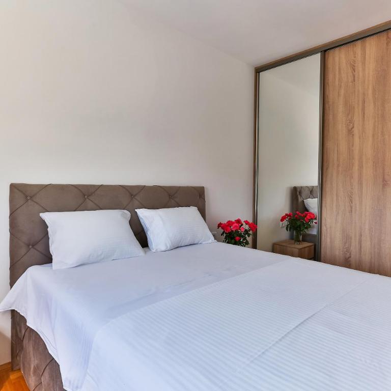 Montesun Dario Apartments - Two-Bedroom Apartment - 9