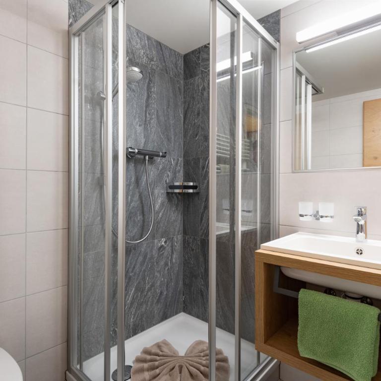 Gästehaus Hochstaffl - Dreibettzimmer - 5