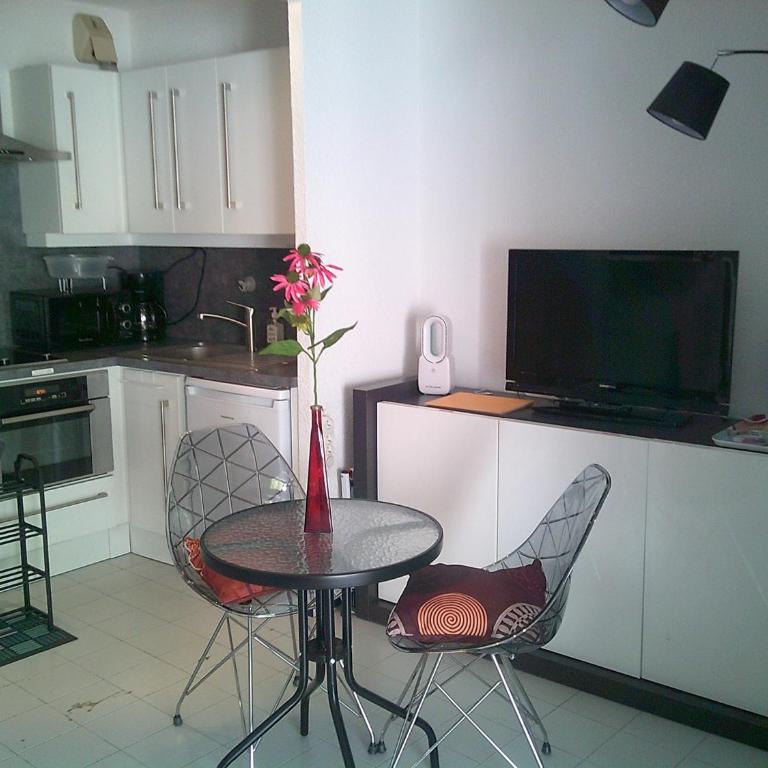 Vittoria Immobilier 2 -REGLEMENT SUR PLACE - chèques vacances acceptés - Studio mit Terrasse - 4