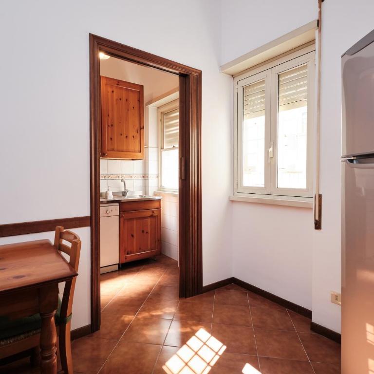 Elegante appartamento con 3 Camere da letto vicino il Centro - Three-Bedroom Apartment - 26