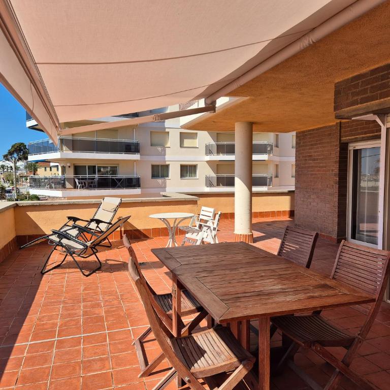 AT019 Vistas frontales de la playa, con piscina - Apartamento de 3 dormitorios - 5