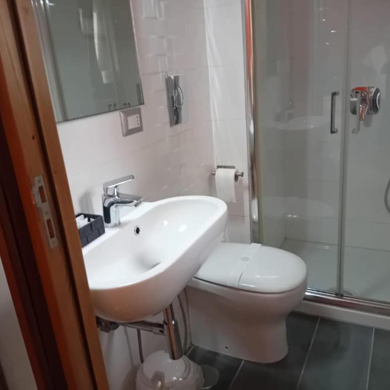 Antico Palazzo - Camera Matrimoniale con Bagno Privato - 10
