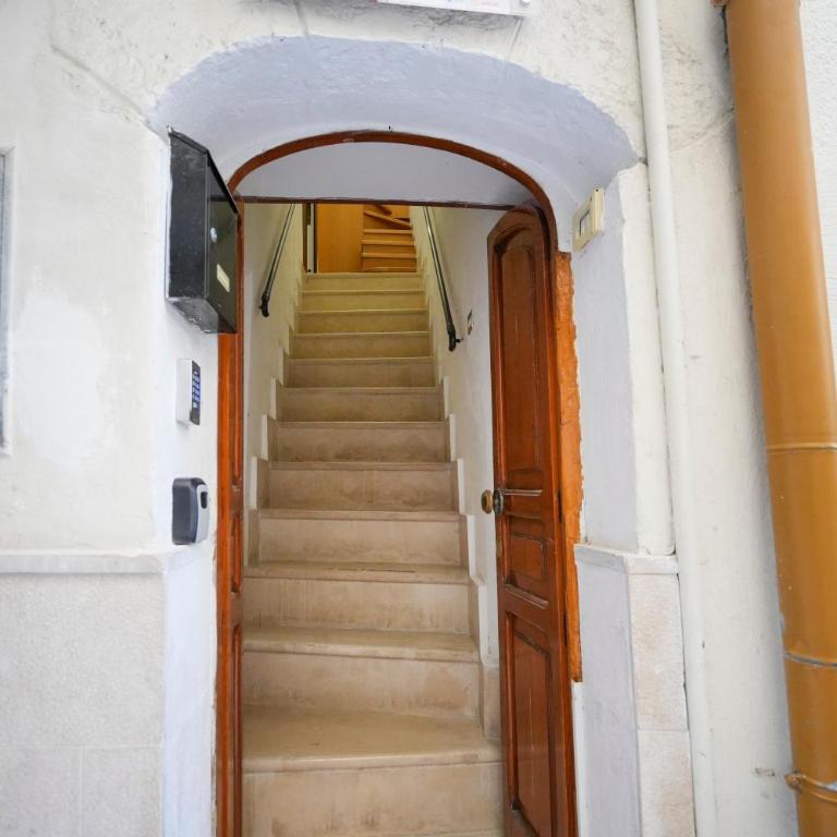 Mimi's Rooms - Charming Old Town - Camera Matrimoniale Deluxe con Doccia - 9