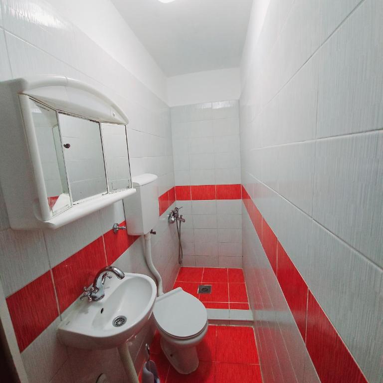 Bravo Plus - Three-Bedroom Apartment with Mountain View - 2