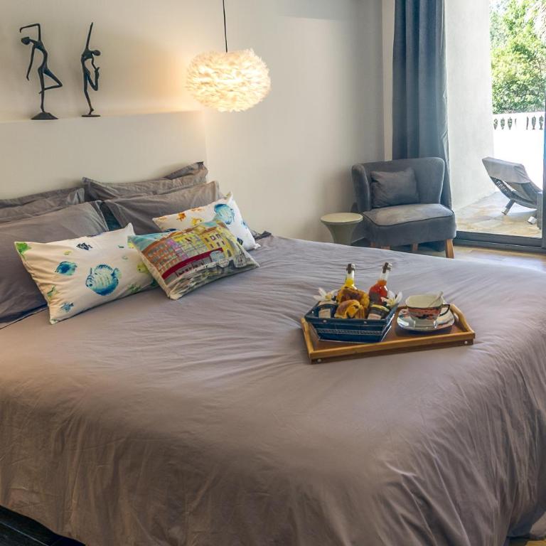 B&B LES VOILES DE VALESCURE chambres d'hôtes et son espace bien être - Chambre Lit Queen-Size - Vue sur Piscine - 7