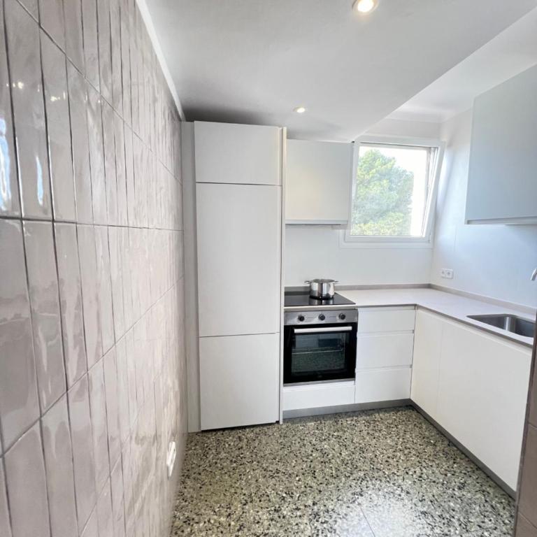 3 room apartment, 500m to beach, swimming pool, nice terrace - Three-Bedroom Apartment - 15