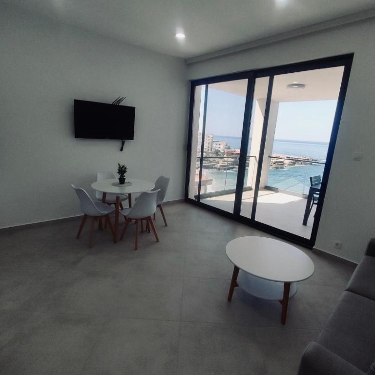 Sunny Coast - One-Bedroom Apartment with Sea View and Terrace - 7
