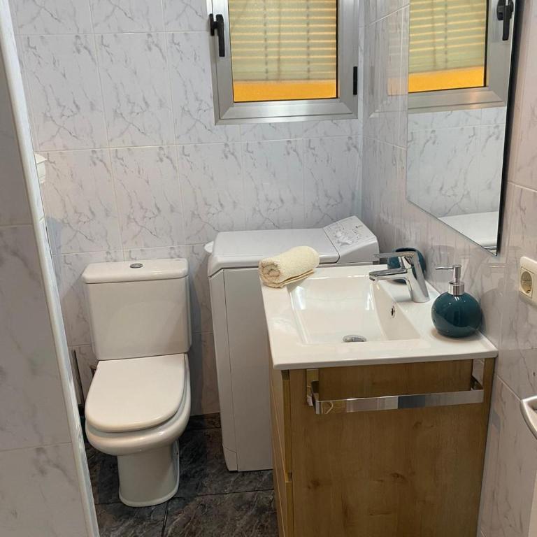 Sea Breeze Apartment - Three-Bedroom Apartment - 11