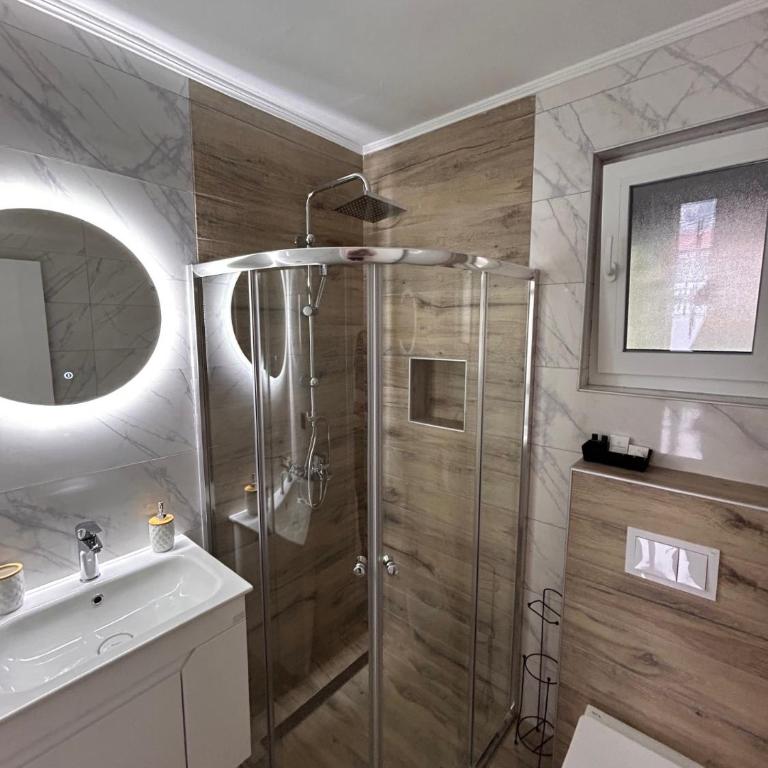 Apartmani Stars - Deluks Apartman sa 2 Spavaće Sobe i Balkonom - 7