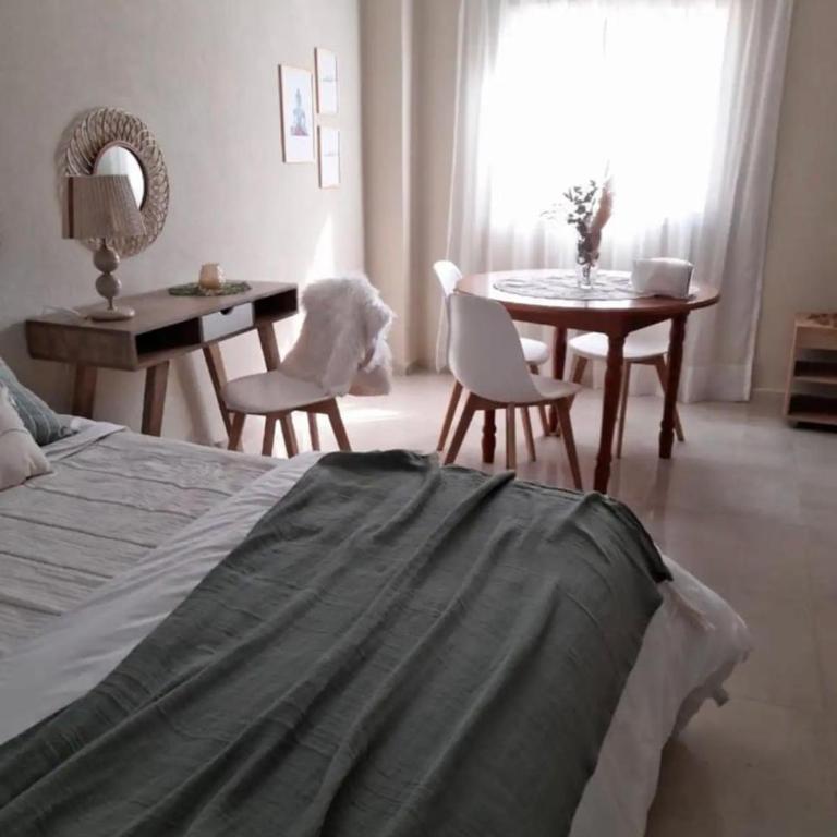 Hermoso Monoambiente Restaurado - Apartamento de 1 dormitorio - 1