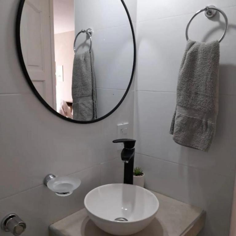 Hermoso Monoambiente Restaurado - Apartamento de 1 dormitorio - 8