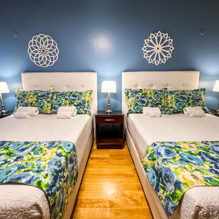 Mburucuyá Hotel Boutique - Queen Room with Two Queen Beds - 1