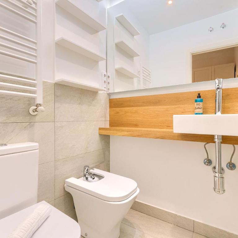 Abando Station Pintxos by Next Stop Bilbao - Three-Bedroom Apartment - 23