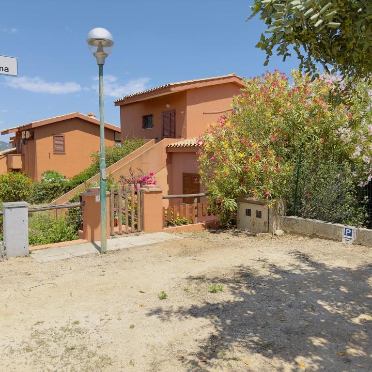 Sa Domu Pintada - Three-Bedroom House - 32