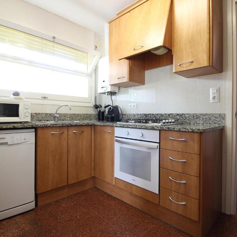 Villa Espaciosa con Jardín Cerca de la Playa - ES-228-168 - Casa - 14