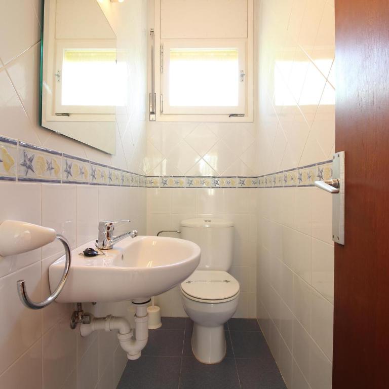 Villa Espaciosa con Jardín Cerca de la Playa - ES-228-168 - Casa - 17