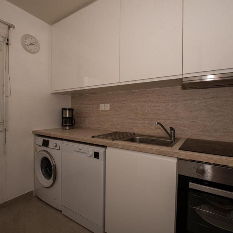 Grand T2 proche mer avec piscine collective, climatisation, parking étroit - FR-1-803-51 - Apartamento - 5
