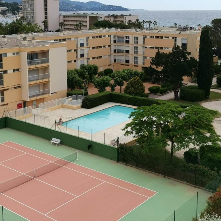 Grand T2 proche mer avec piscine collective, climatisation, parking étroit - FR-1-803-51 - Apartamento - 9