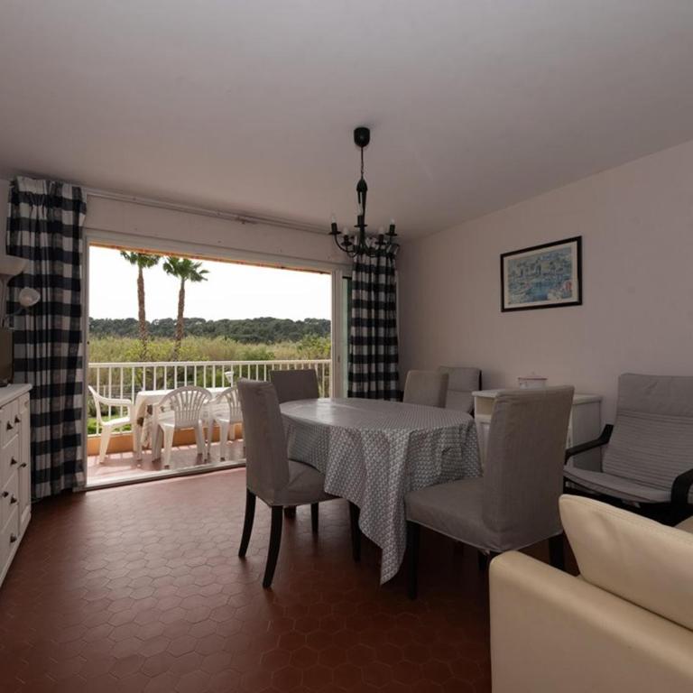 Grand T2 proche mer avec piscine collective, climatisation, parking étroit - FR-1-803-51 - Apartamento - 11