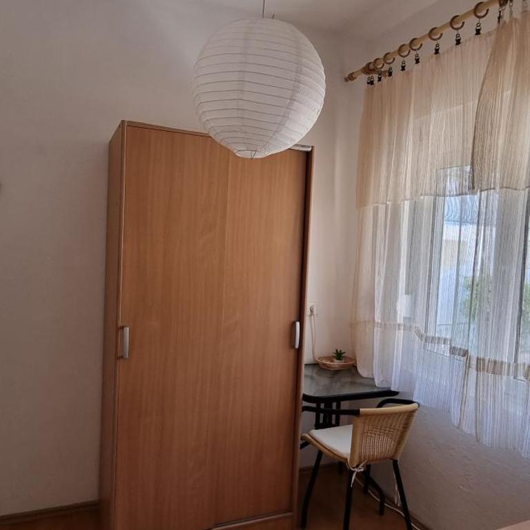 Zemunella Guest House - Single Room with Shared Shower and Toilet - 8