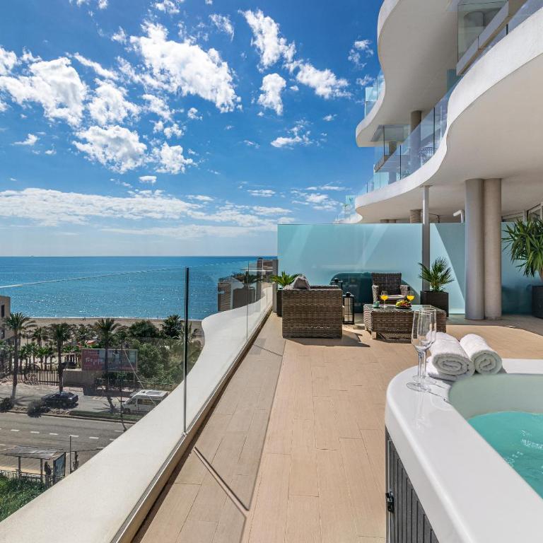 Amazing sea view from the comfort of the jacuzzi - Two-Bedroom Apartment - 6