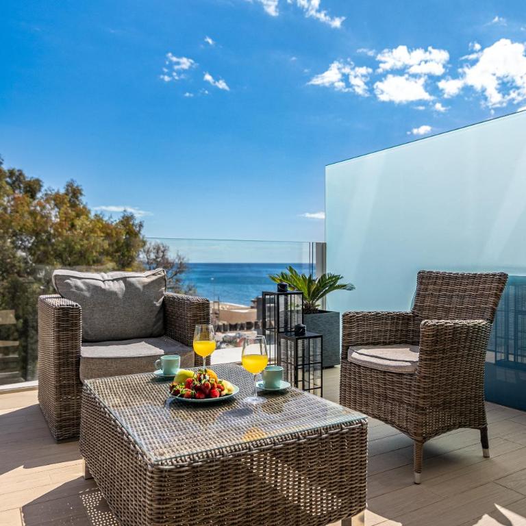 Amazing sea view from the comfort of the jacuzzi - Two-Bedroom Apartment - 24