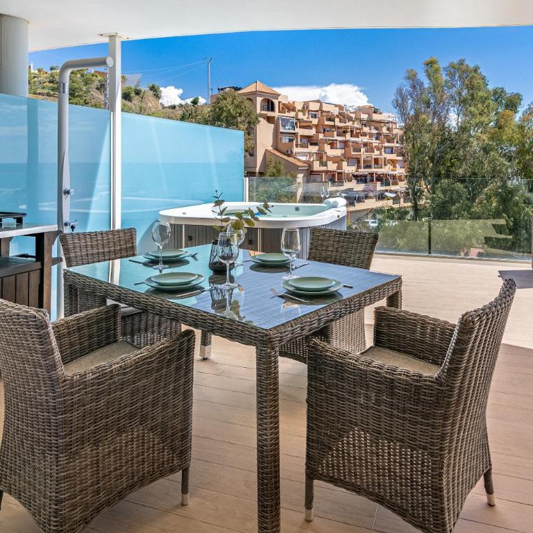 Amazing sea view from the comfort of the jacuzzi - Two-Bedroom Apartment - 21