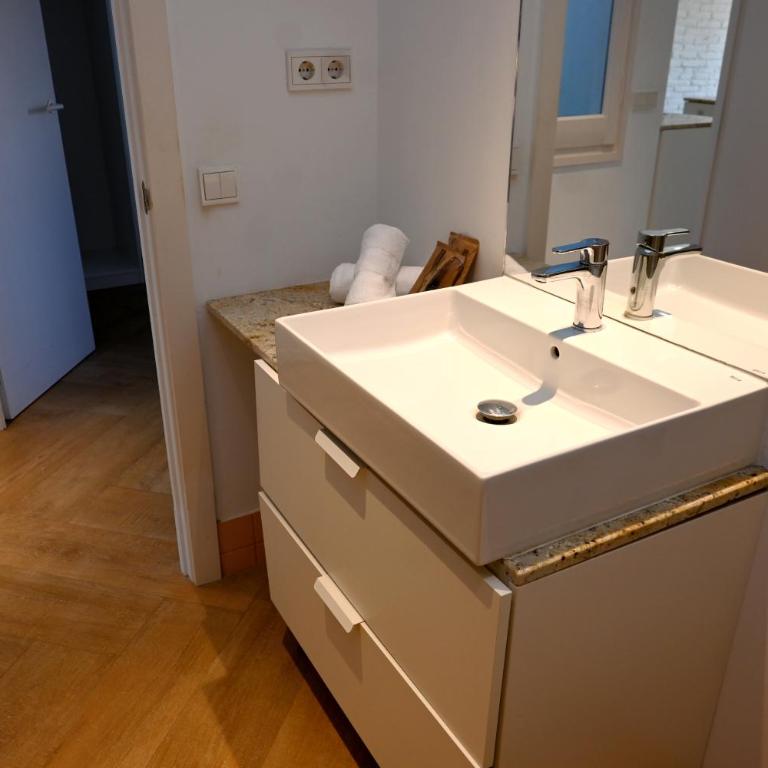 Homenfun Barcelona plaza Joanic - Apartamento de 2 dormitorios - 11
