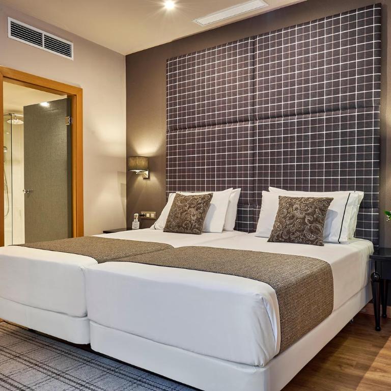 Hesperia Barcelona Barri Gòtic - Comfort Triple Room - 6