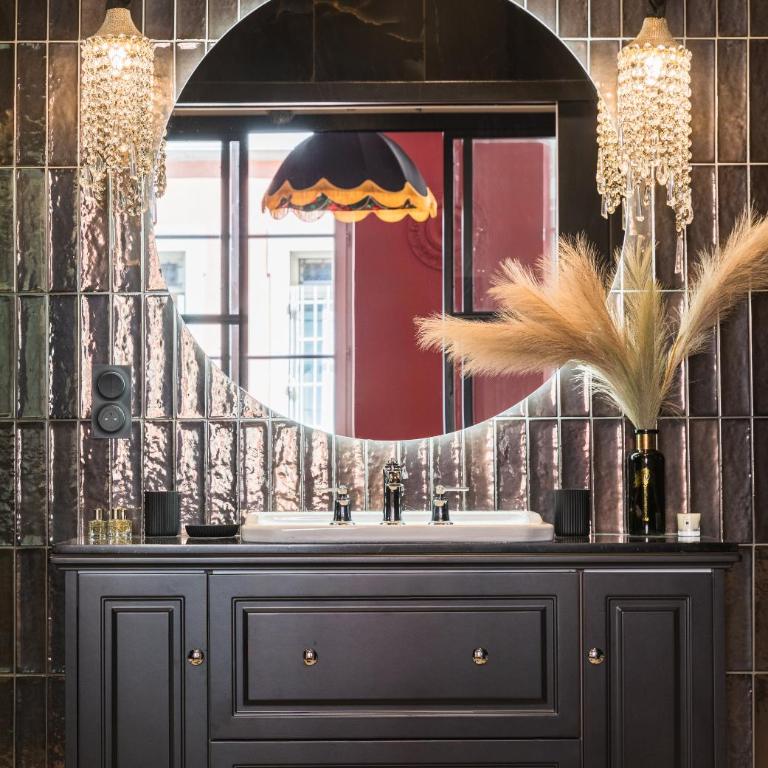 Host Inn Fancy Sūite - Appartement 1 Chambre avec Baignoire Spa - 29
