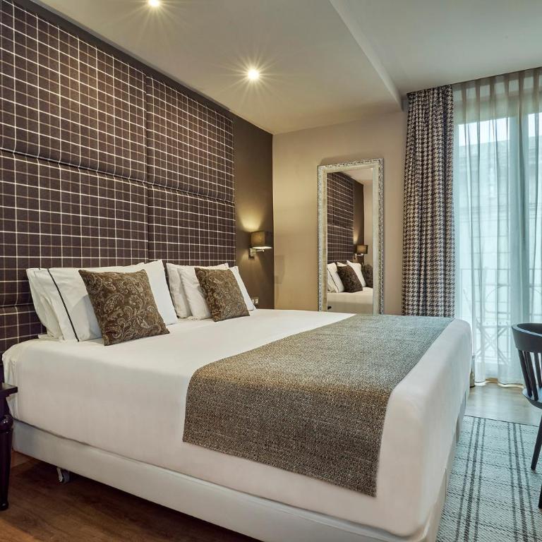 Hesperia Barcelona Barri Gòtic - Superior Double or Twin Room with Balcony - 5