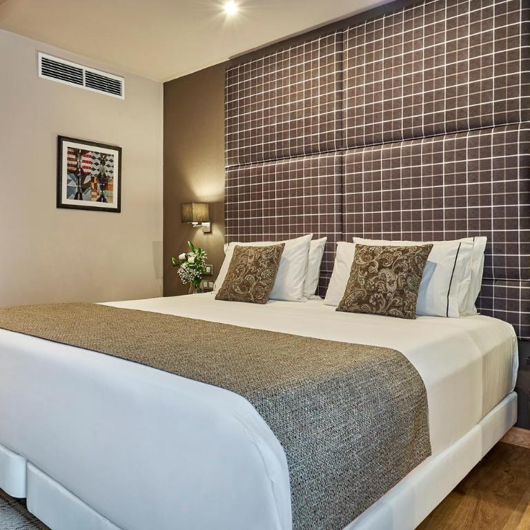 Hesperia Barcelona Barri Gòtic - Superior Double or Twin Room with Balcony - 2
