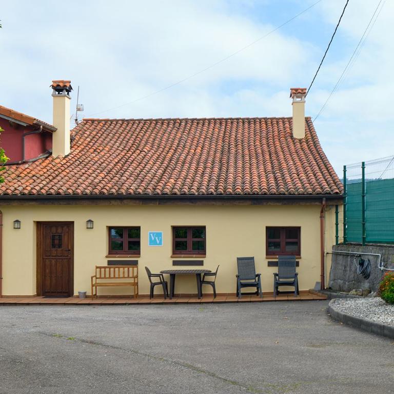 Casa de pueblo adosada, en la zona rural de Gijón. - Casa de 3 dormitorios - 2