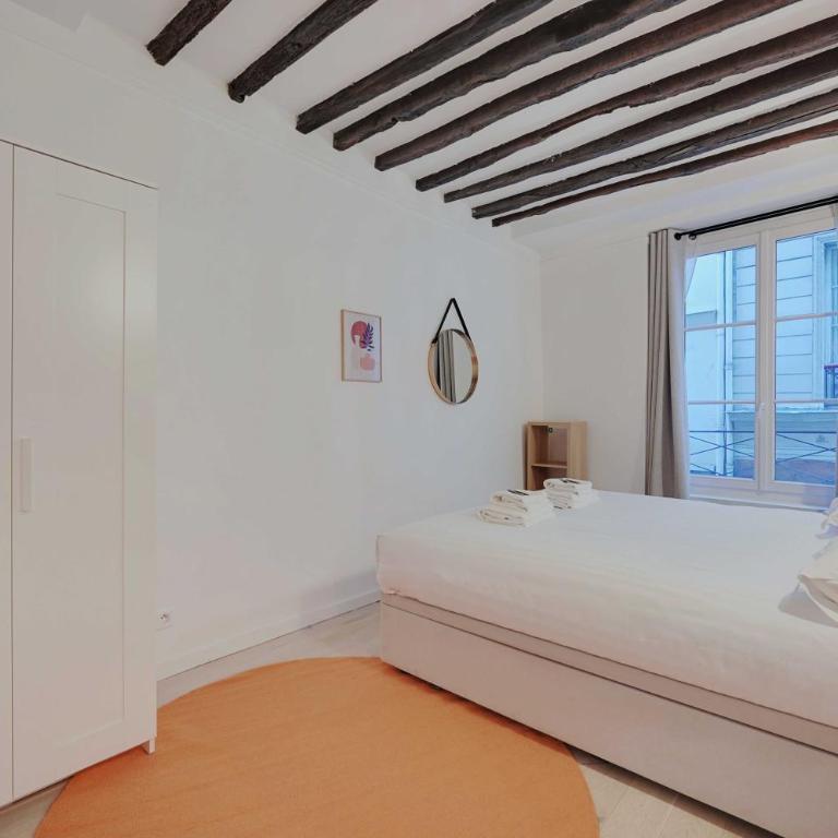 Chic apartment - 2BR-6P - Center of Paris - Two-Bedroom Apartment - 12
