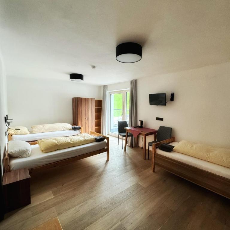 SKILL Mountain Lodge - Ski und Bike Hostel im Sommer mit JOKER CARD - Doppelzimmer mit eigenem Bad - 23