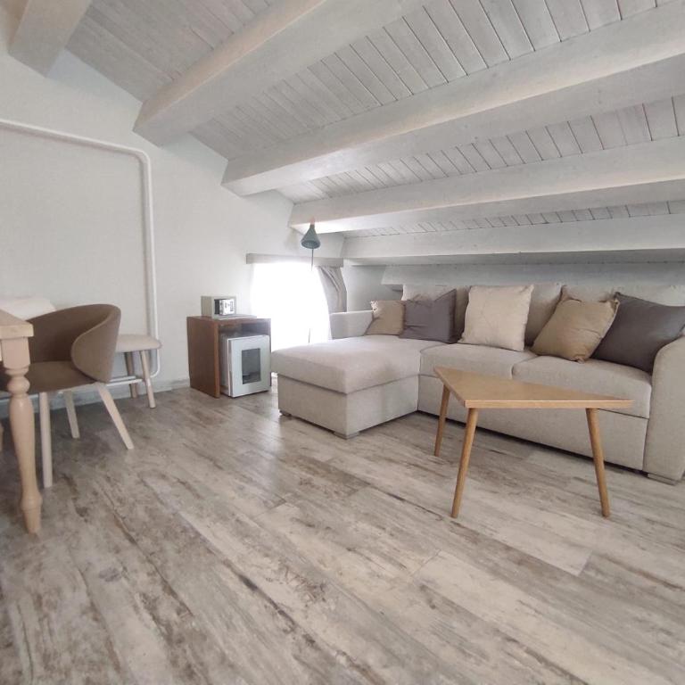 Itria Modica - Standard Queen Room - Attic - 1