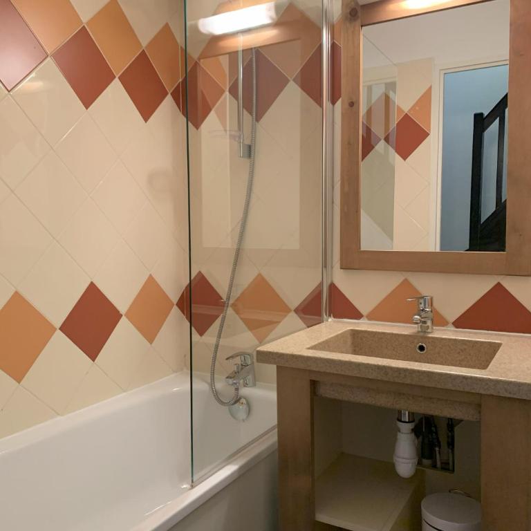 travelski home classic - Résidence La Muzelle - Ferienwohnung mit 2 Schlafzimmern für 4/5 Personen, im Gebäude B - 4