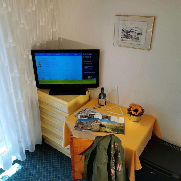 Hotel Walliserhof-Leukerbad-Therme - Einzelzimmer mit Balkon, Zugang zum Spa und Nutzung der Seilbahn - 8