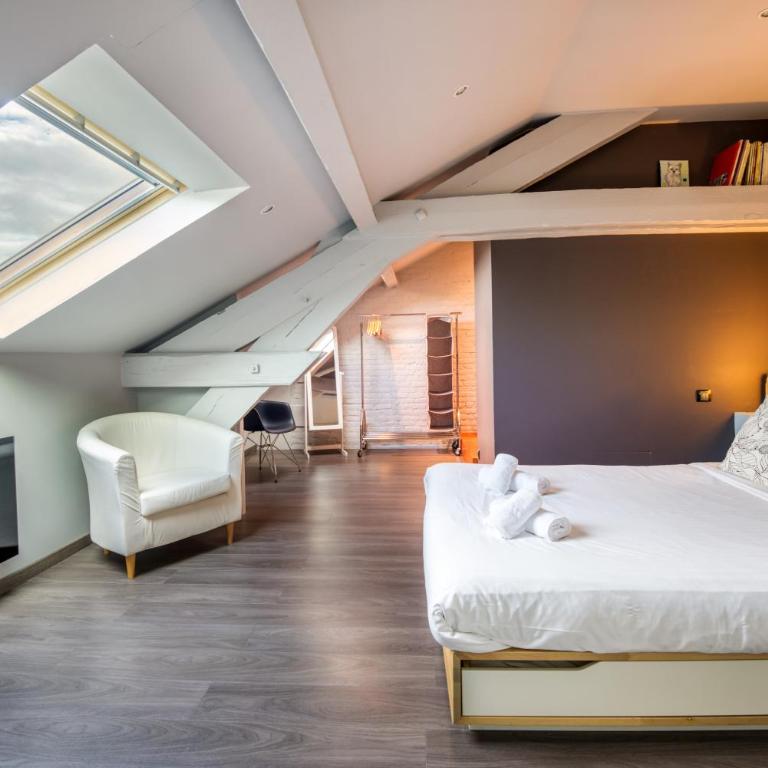 Duplex de 115m2 dans un bâtiment chic historique - Le Belvédère St Nicolas - Three-Bedroom Apartment - 20