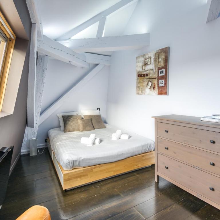 Duplex de 115m2 dans un bâtiment chic historique - Le Belvédère St Nicolas - Three-Bedroom Apartment - 16