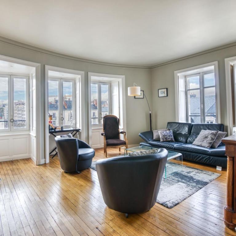Duplex de 115m2 dans un bâtiment chic historique - Le Belvédère St Nicolas - Three-Bedroom Apartment - 3