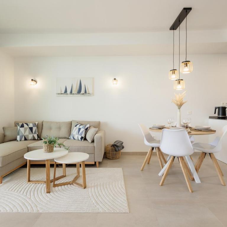 Modern apartment with a large private terrace, pool, sauna, gym, and sea views in Fuengirola - Apartamento de 2 dormitorios con balcón y vistas al mar - 3