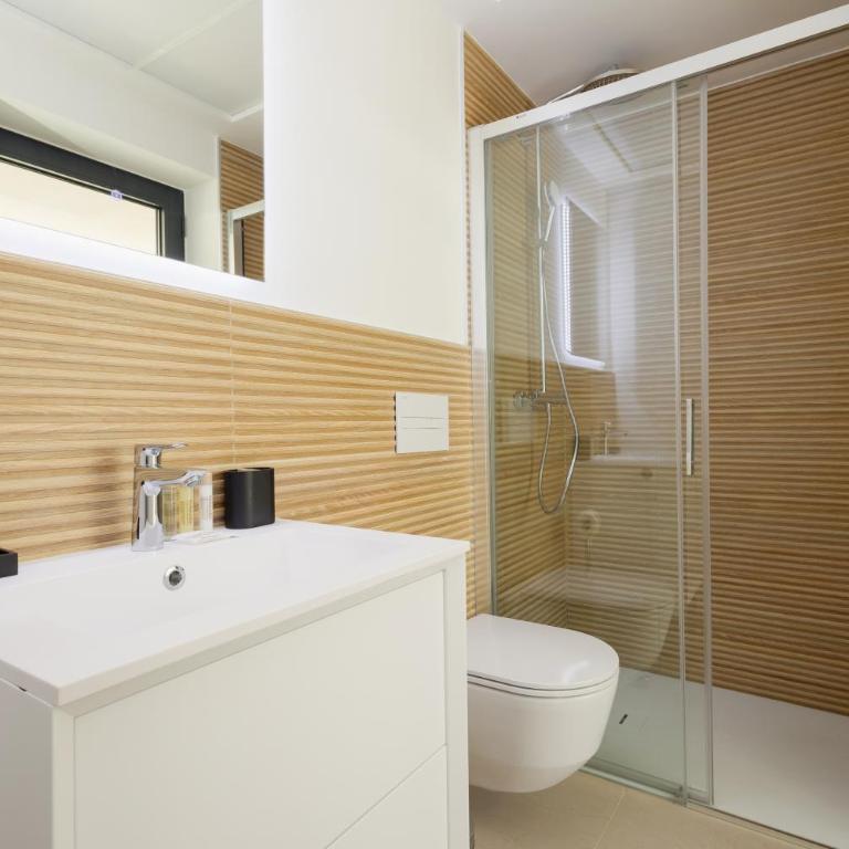 Modern apartment with a large private terrace, pool, sauna, gym, and sea views in Fuengirola - Apartamento de 2 dormitorios con balcón y vistas al mar - 6