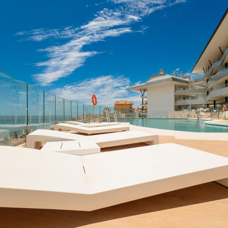 Modern apartment with a large private terrace, pool, sauna, gym, and sea views in Fuengirola - Apartamento de 2 dormitorios con balcón y vistas al mar - 38