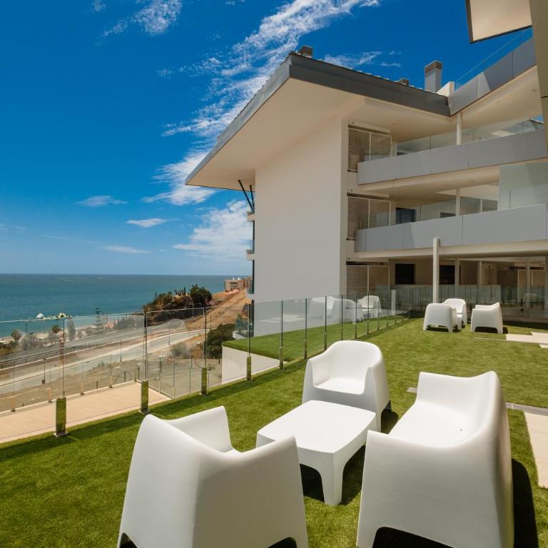 Modern apartment with a large private terrace, pool, sauna, gym, and sea views in Fuengirola - Apartamento de 2 dormitorios con balcón y vistas al mar - 39