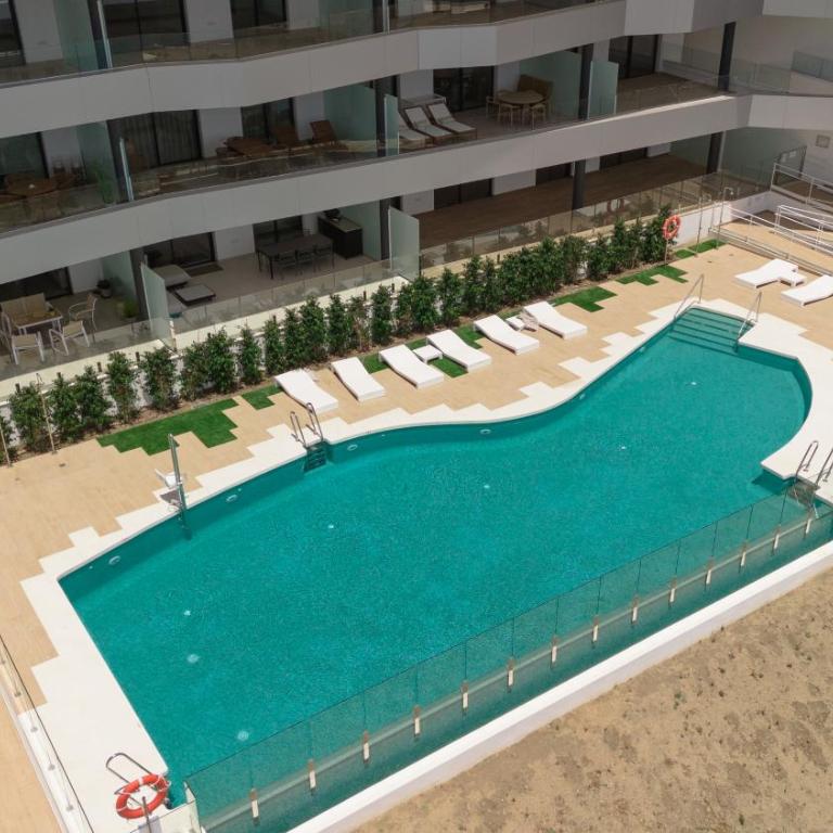 Modern apartment with a large private terrace, pool, sauna, gym, and sea views in Fuengirola - Apartamento de 2 dormitorios con balcón y vistas al mar - 41