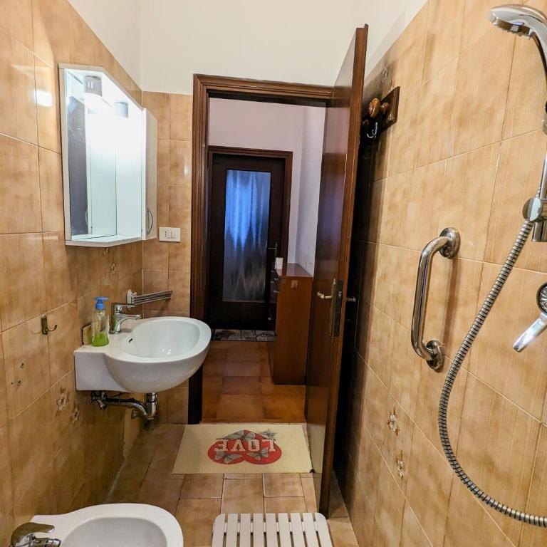 Casa singola con spazio auto e giardino - Appartamento con 1 Camera da Letto - 14