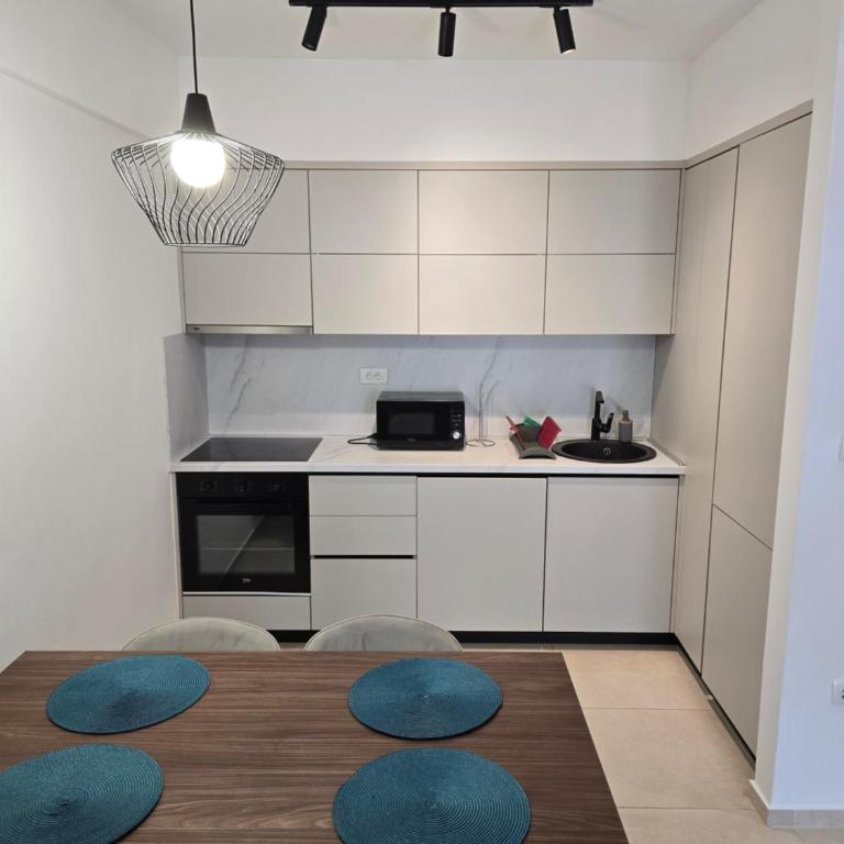 Status Bečići - Two-Bedroom Apartment - 11