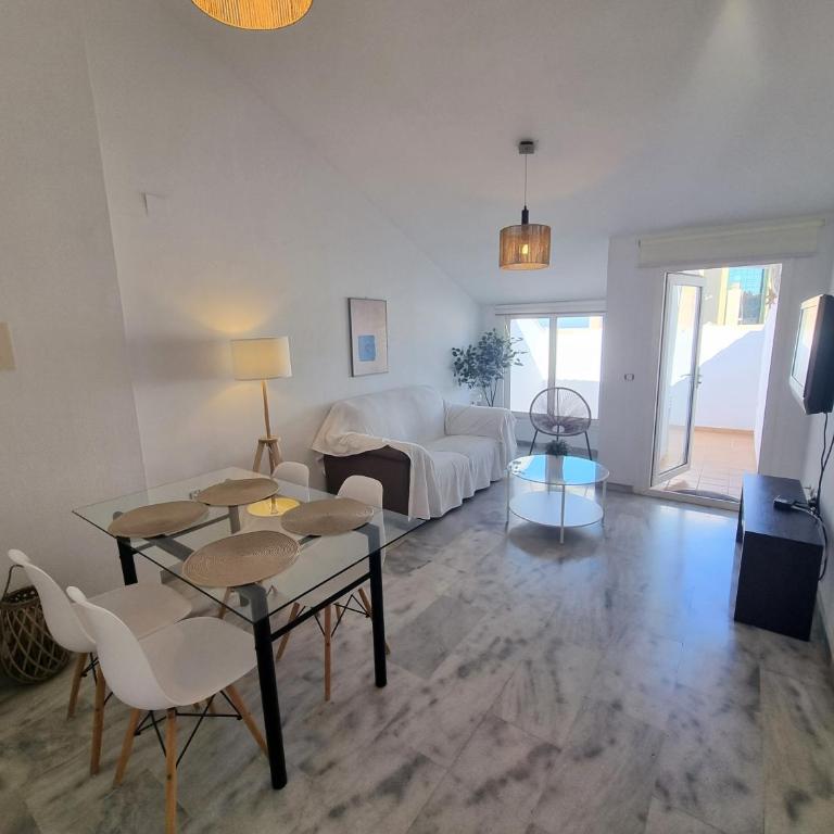 Los Olivos Beach and Pool Apartment - Two-Bedroom Apartment - 3
